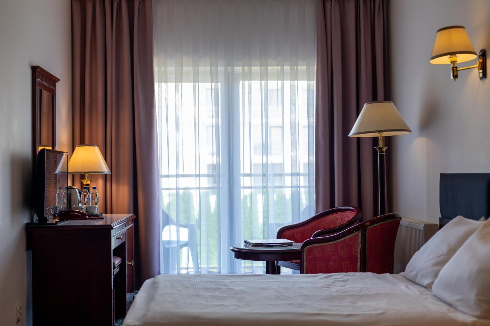 Royal Park Hotel & Spa Мельно Экстерьер фото
