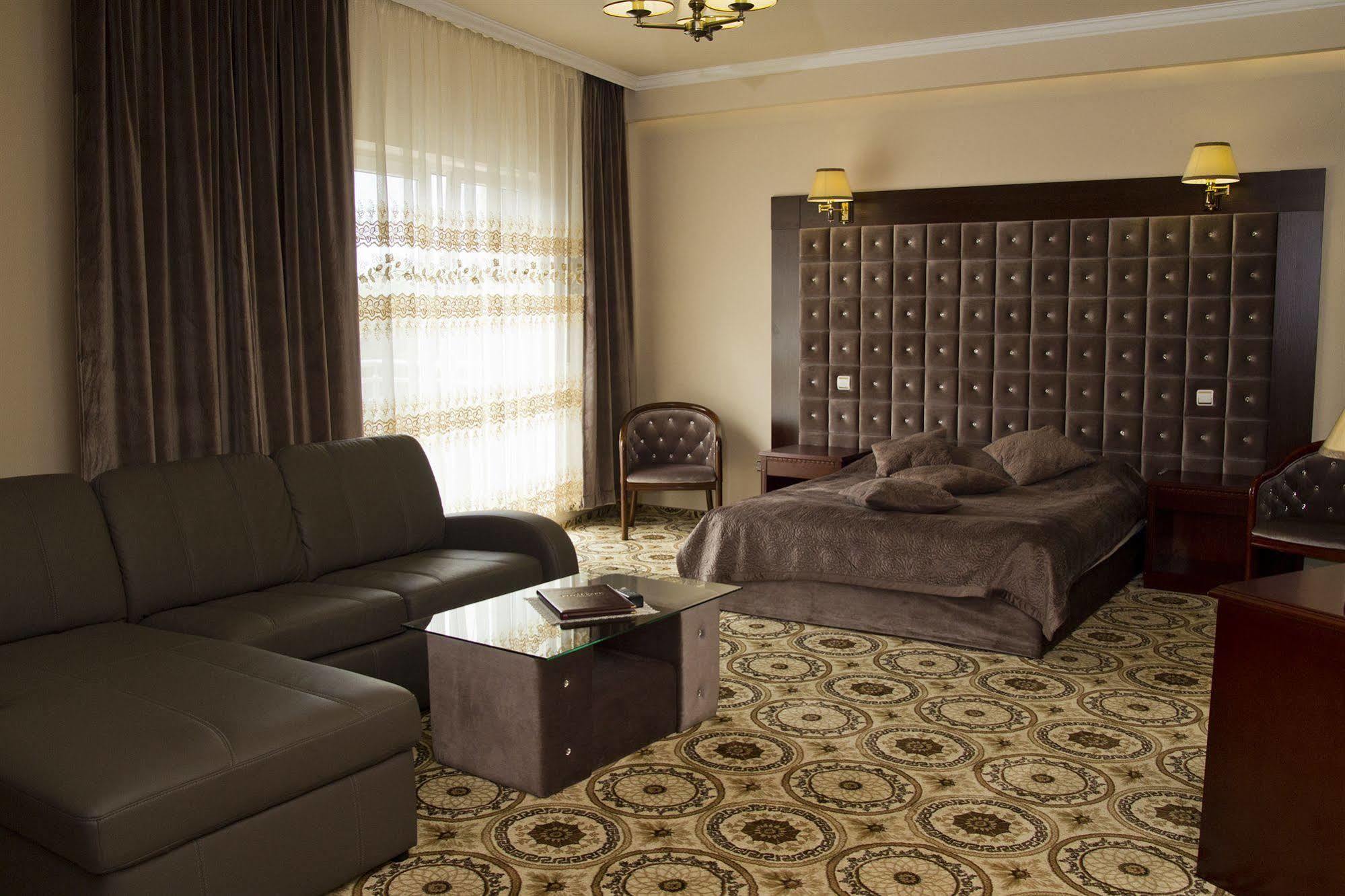 Royal Park Hotel & Spa Мельно Экстерьер фото