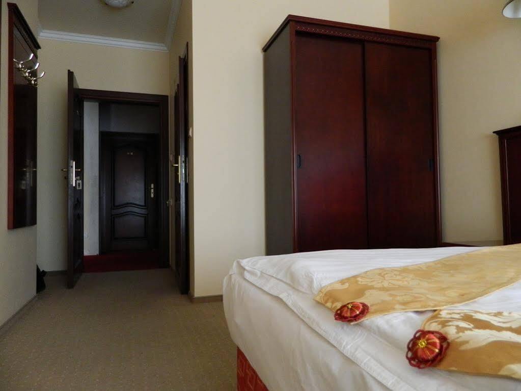 Royal Park Hotel & Spa Мельно Экстерьер фото