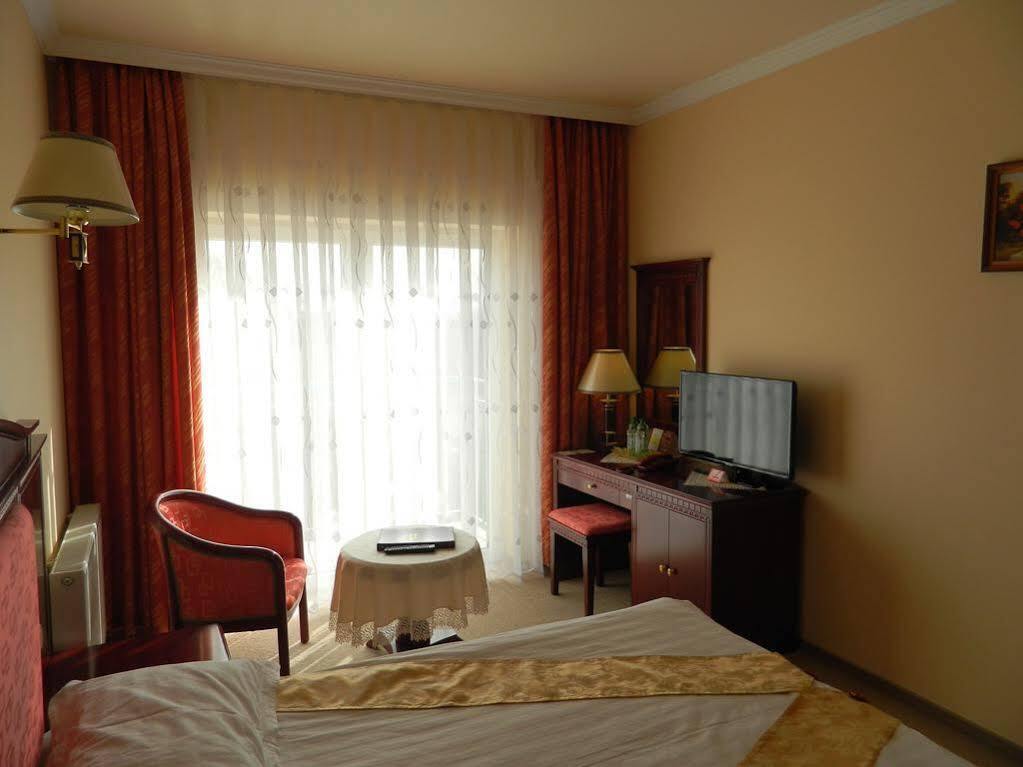 Royal Park Hotel & Spa Мельно Экстерьер фото